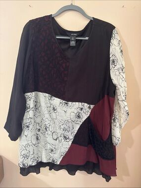 Ali Miles Mixed-Print Patchwork Tunic in Black, Burgundy & White